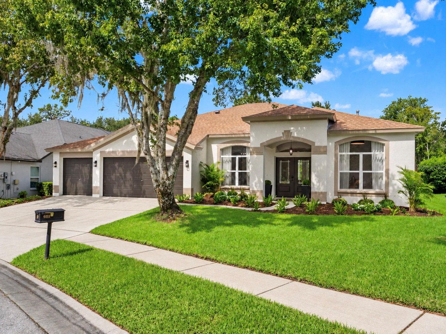 Single Family Residence at 6111 HERONCREST CT, LITHIA, photo 2 of 57