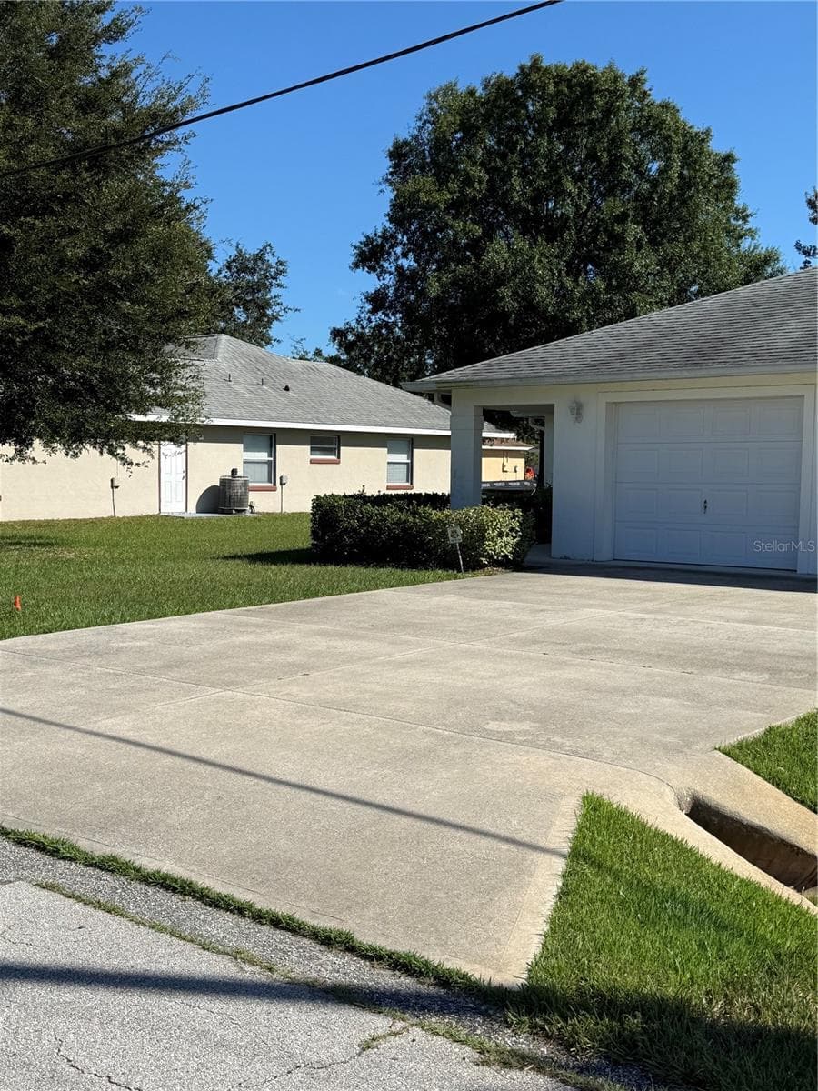 Single Family Residence at 32 RAELAND LN, PALM COAST, photo 11 of 24