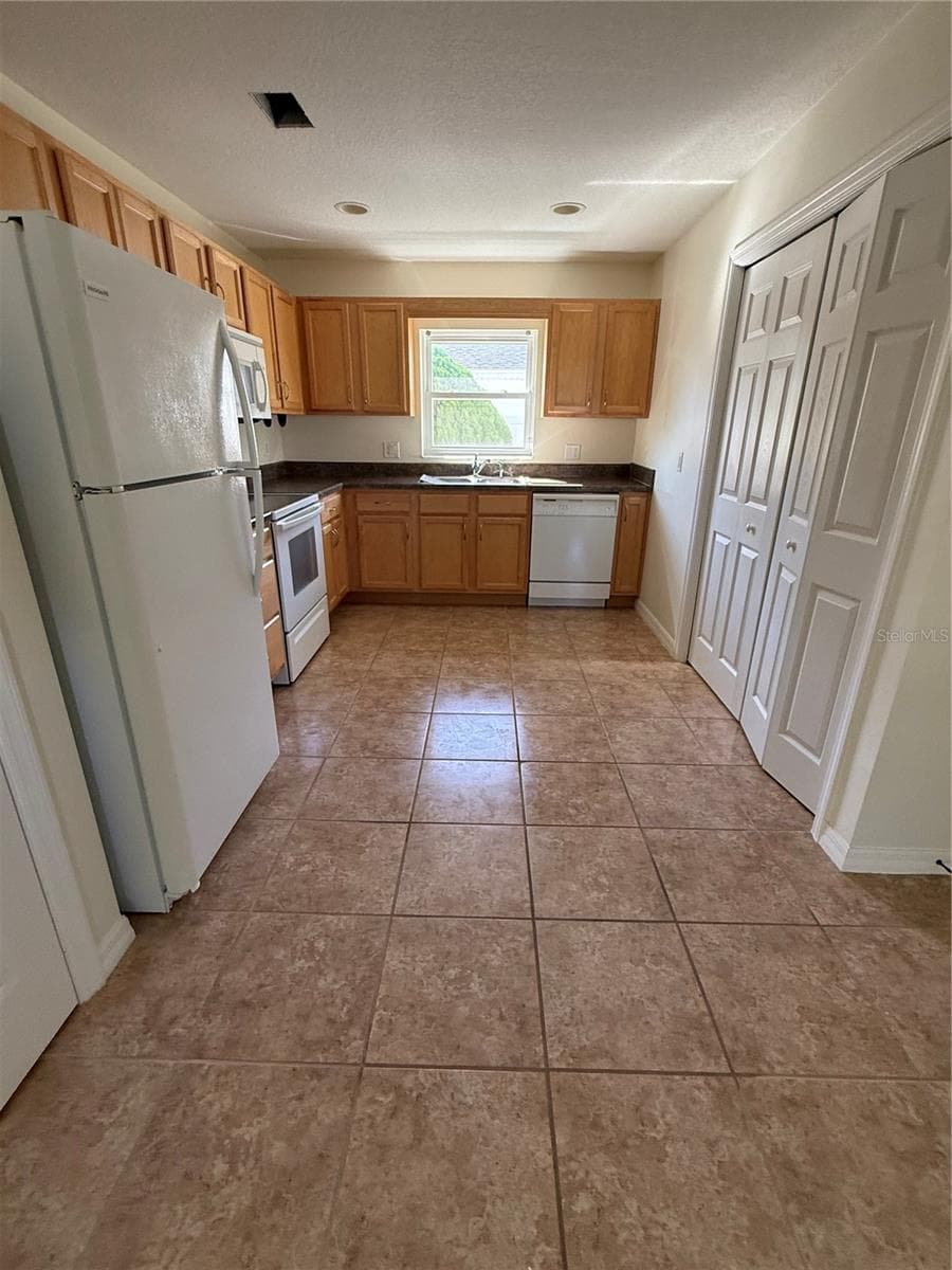 Single Family Residence at 32 RAELAND LN, PALM COAST, photo 13 of 24