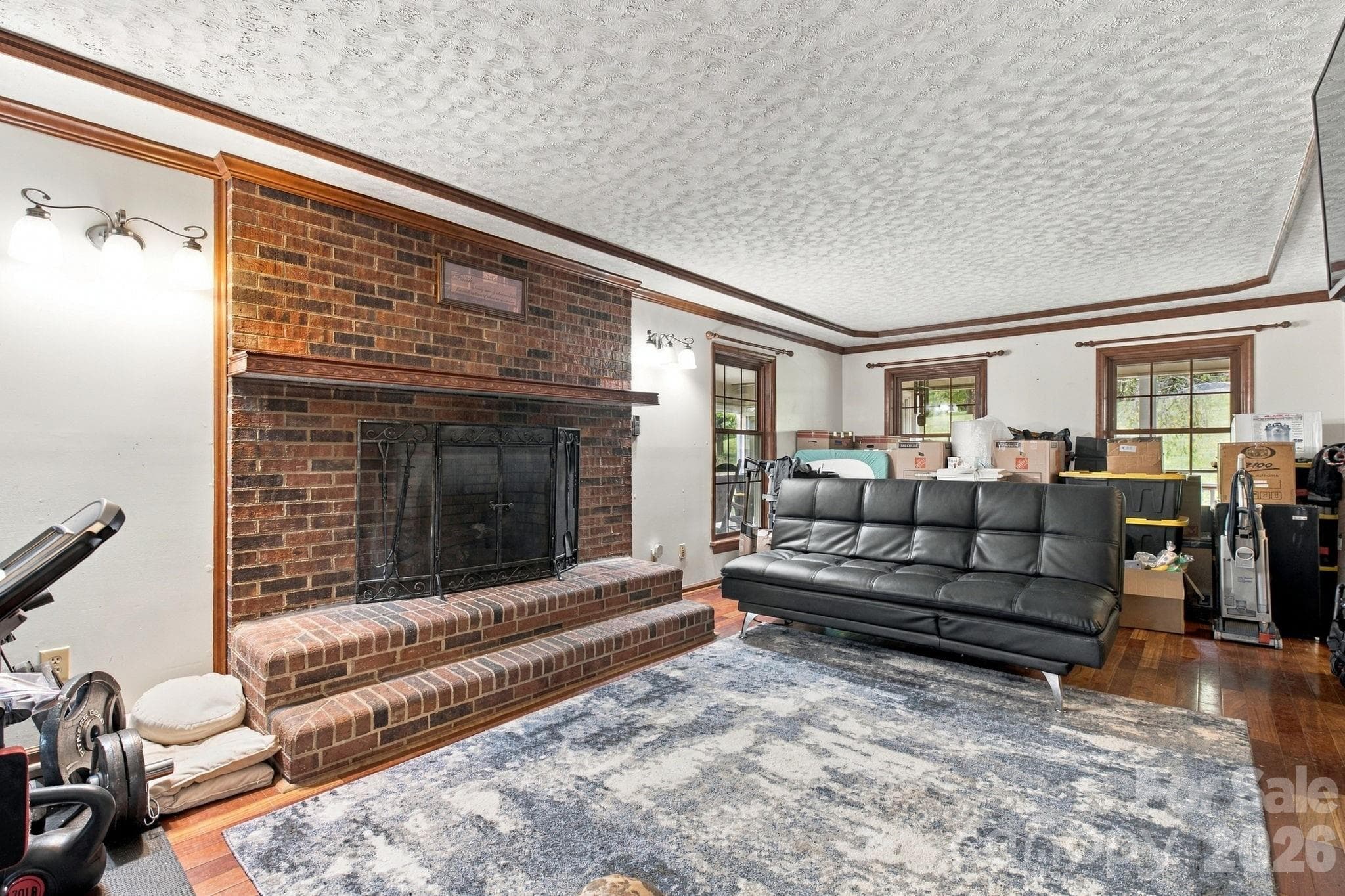 Living room with gas logs - 1345 Shirebourn None, Hickory