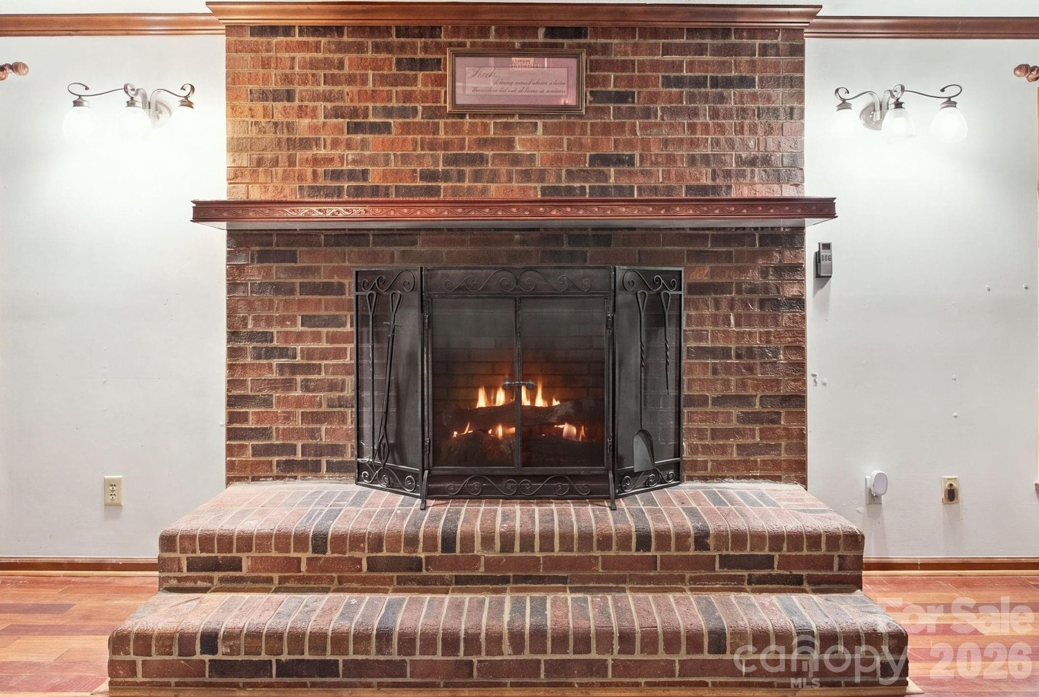 Gas logs virtually lit. - 1345 Shirebourn None, Hickory