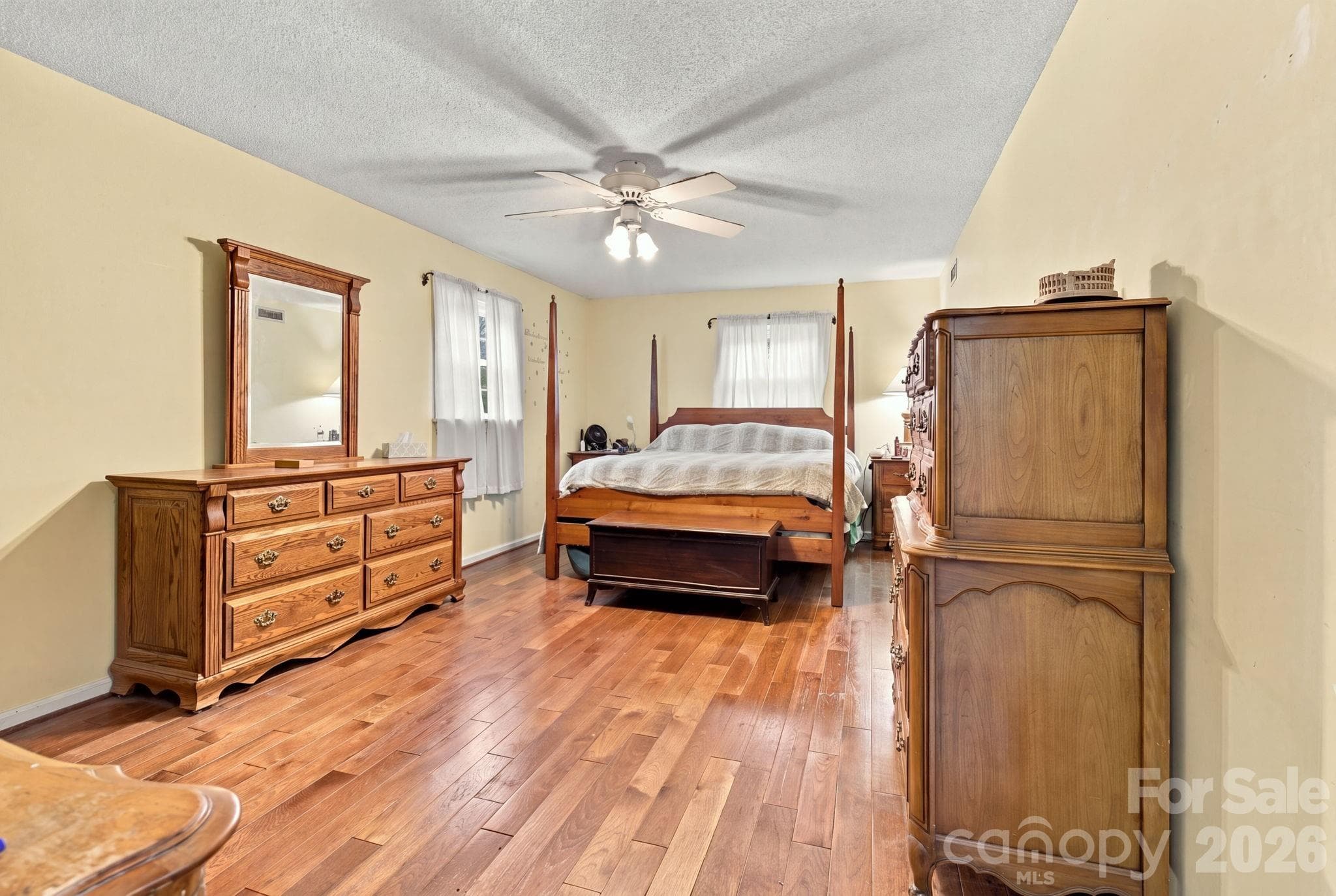 Primary suite - 1345 Shirebourn None, Hickory
