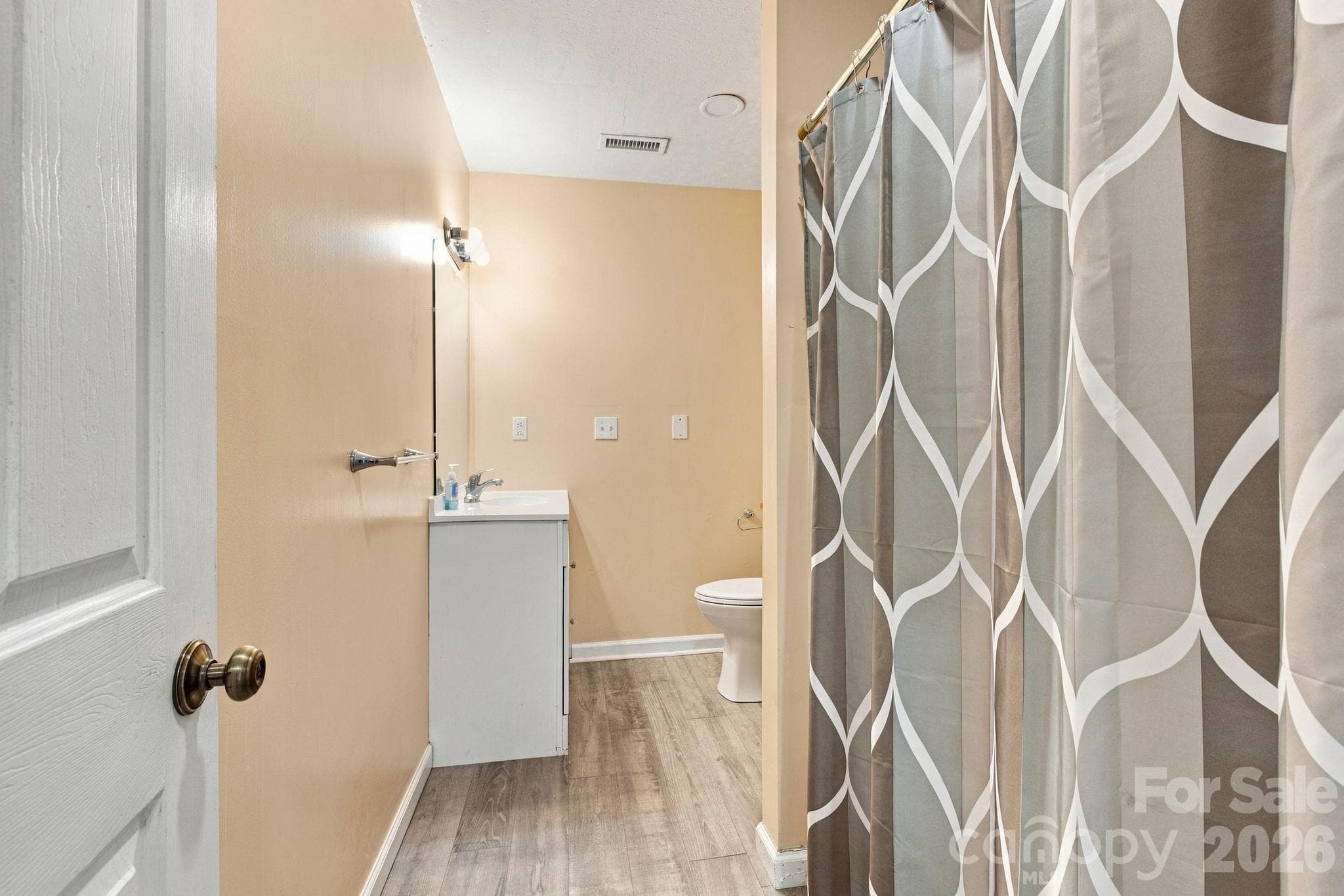 Full bath in basement - 1345 Shirebourn None, Hickory