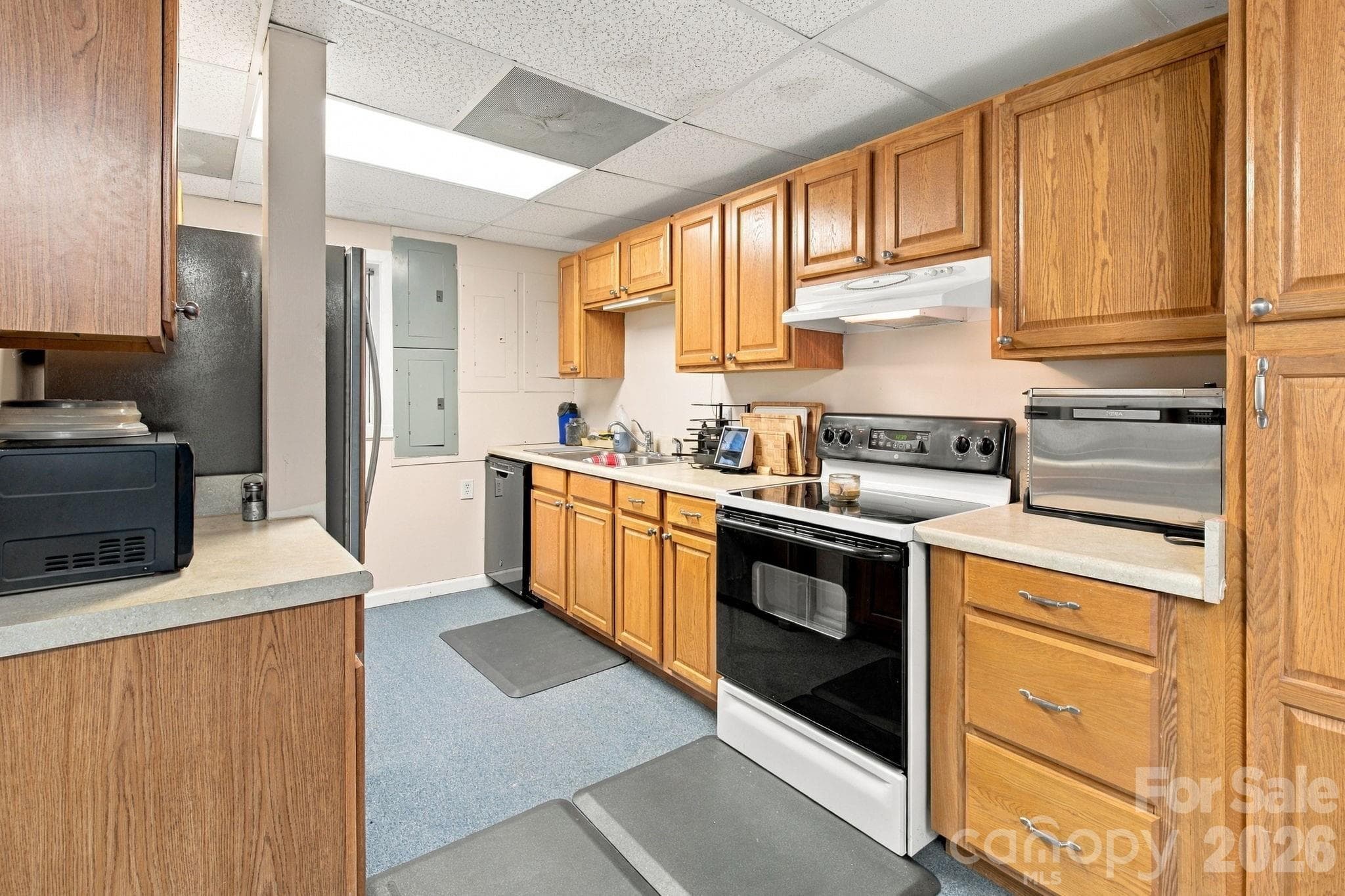 3rd kitchen (located in the basement) - 1345 Shirebourn None, Hickory