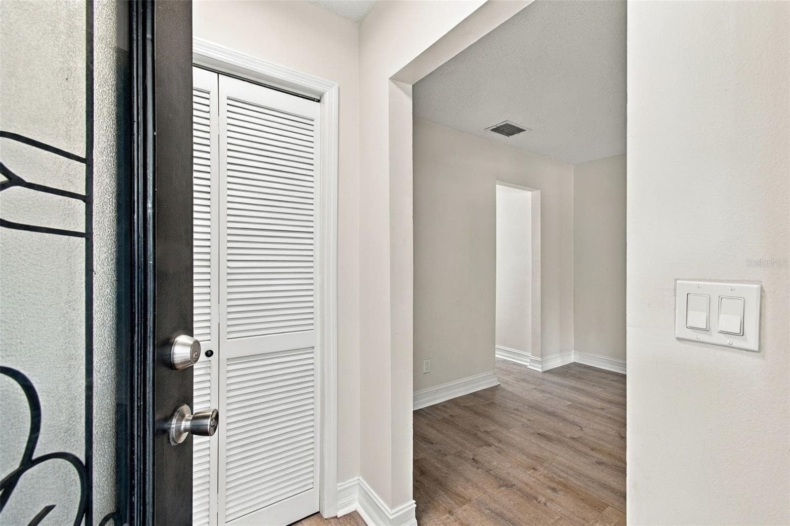 Duplex at 2801 BURTS AVE, TAMPA, photo 4 of 53