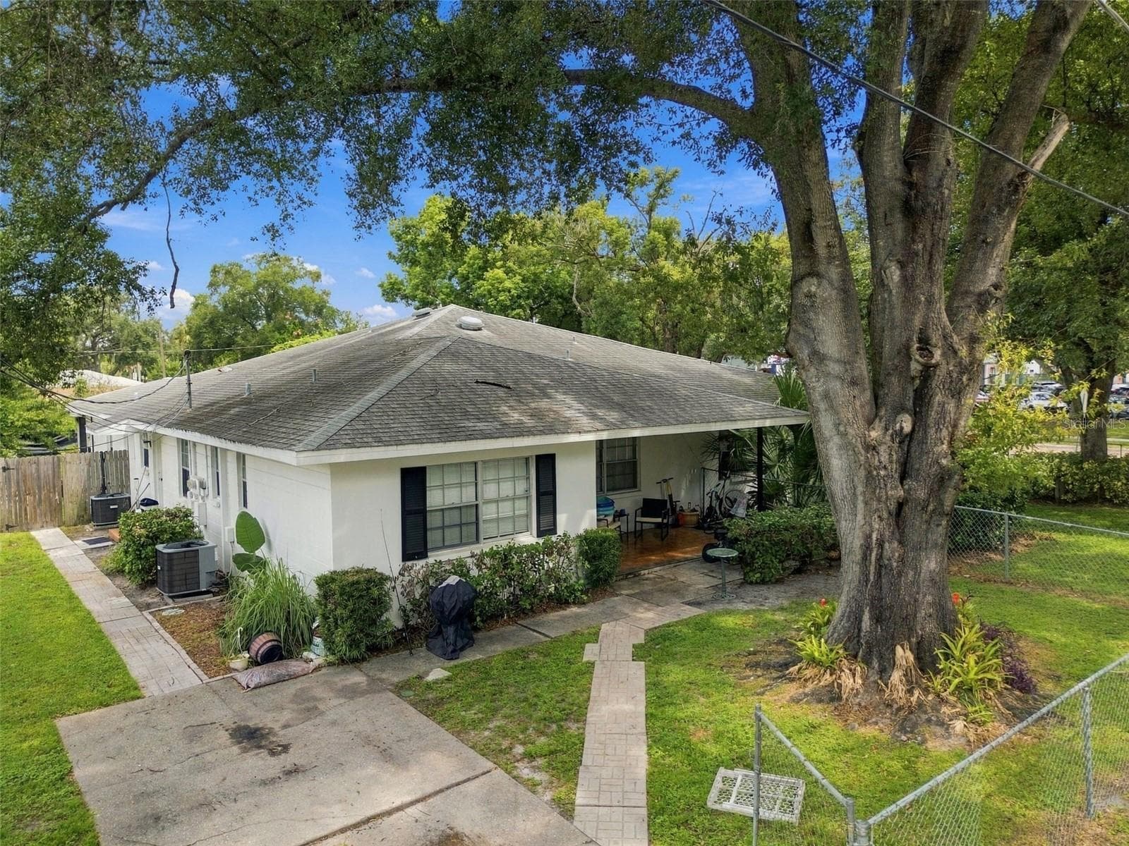 Unit B_Entrance and Driveway - 2801 BURTS AVE, TAMPA
