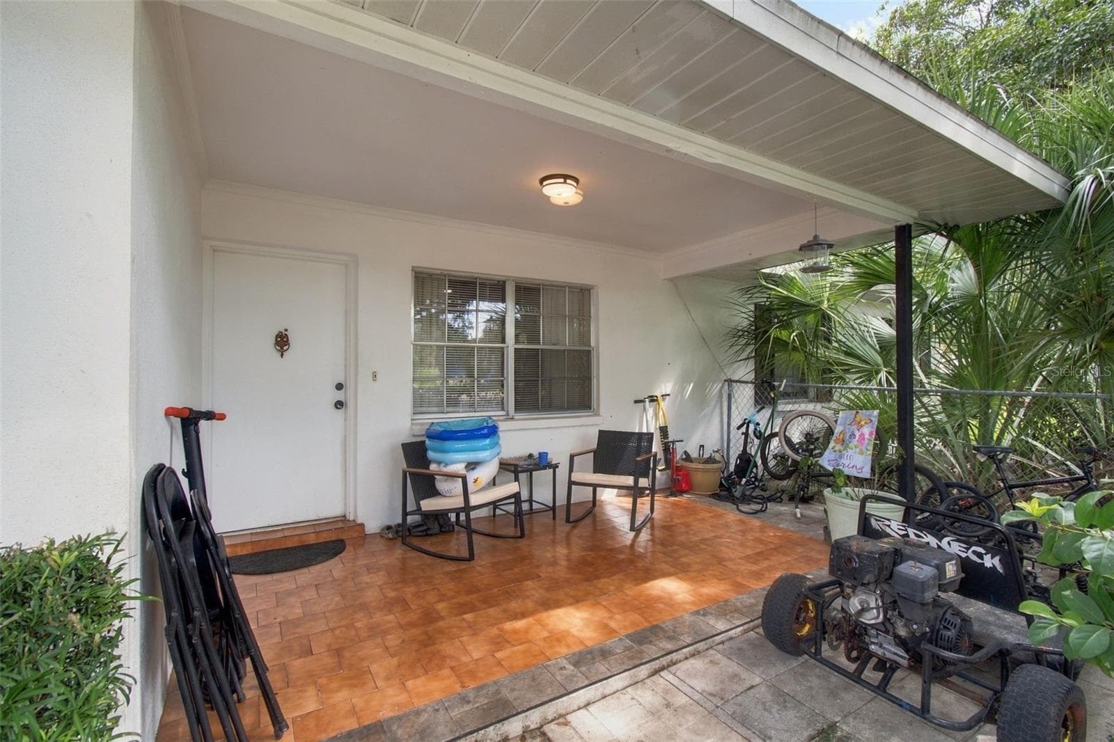 Front Sitting area - 2801 BURTS AVE, TAMPA