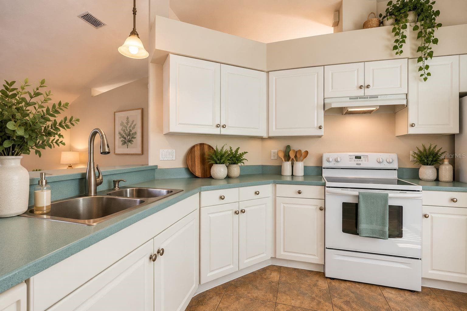 Kitchen staged - 141 BREN MAR LN, PALM COAST