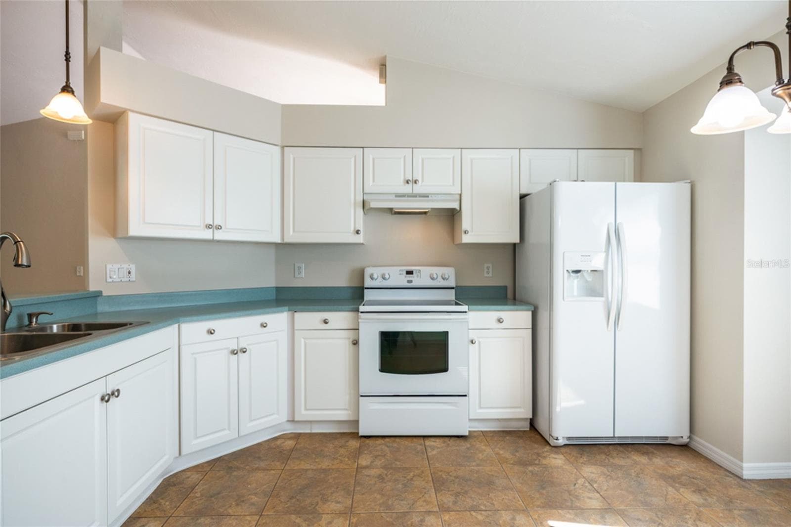 All white cabinets and appliances - 141 BREN MAR LN, PALM COAST