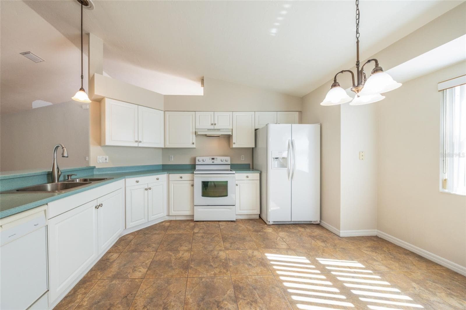 Plenty of room for a dinette set by the window - 141 BREN MAR LN, PALM COAST