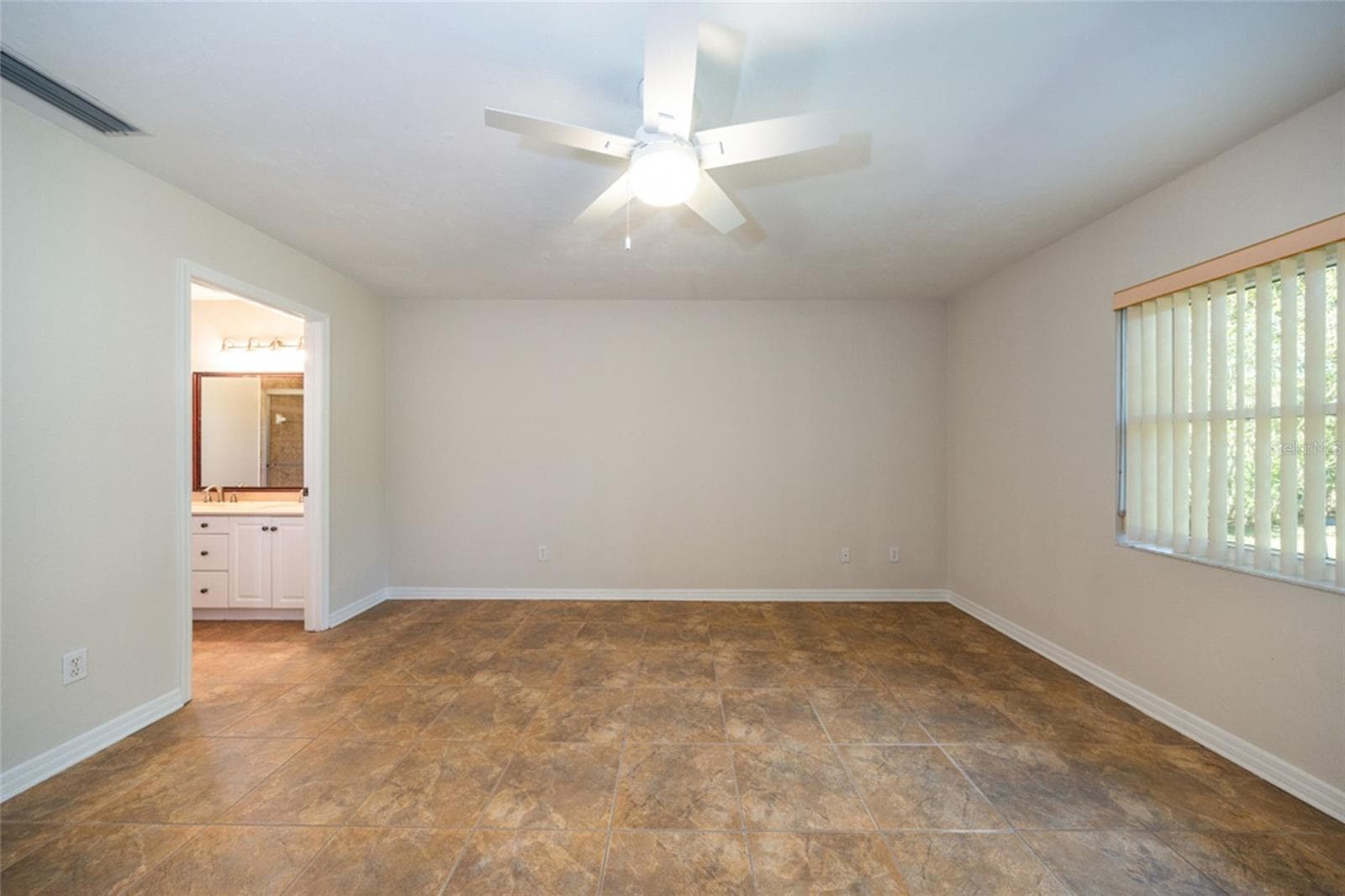 Huge primary bedroom - 141 BREN MAR LN, PALM COAST