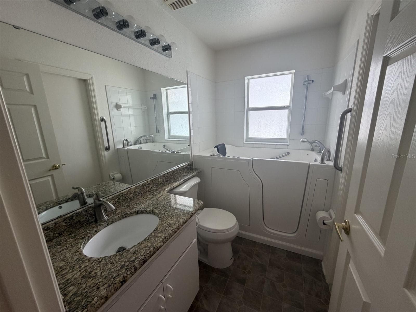 Single Family Residence at 7002 SUMMIT CIR, WINTER HAVEN, photo 21 of 25