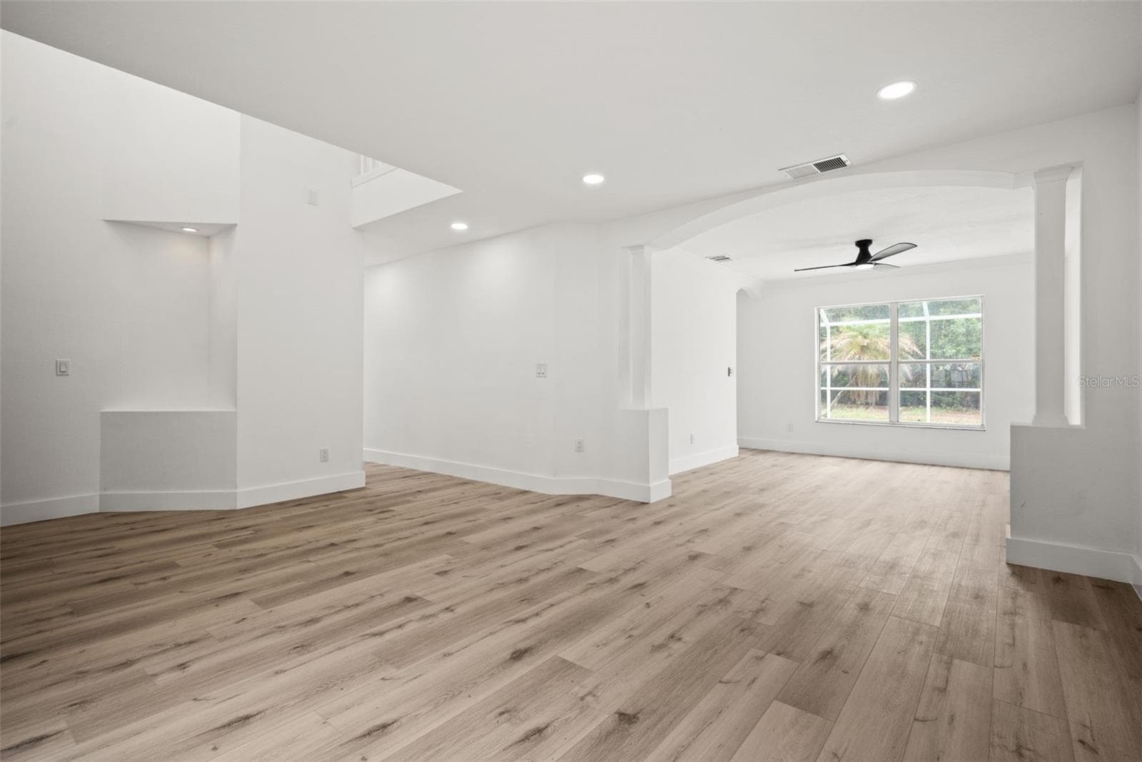 Single Family Residence at 10224 MERRIMAC MANOR DR, RIVERVIEW, photo 9 of 39