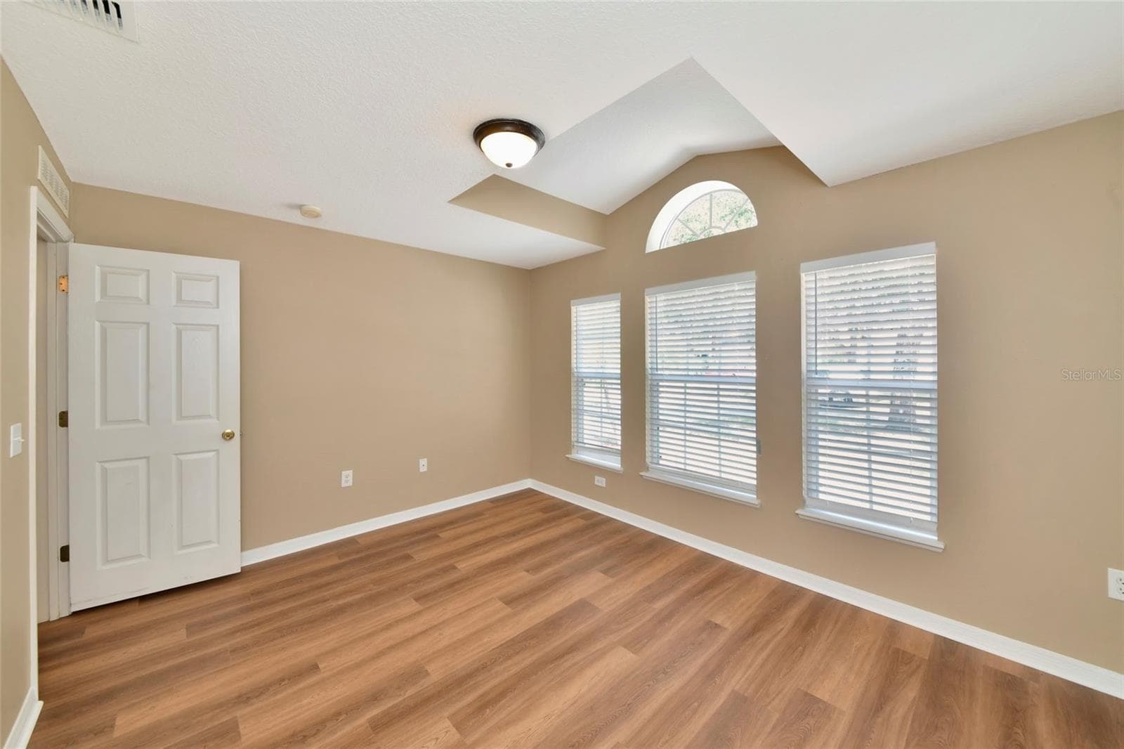 Front guest/ bedroom 2 - 10919 BANYAN WOOD WAY, RIVERVIEW