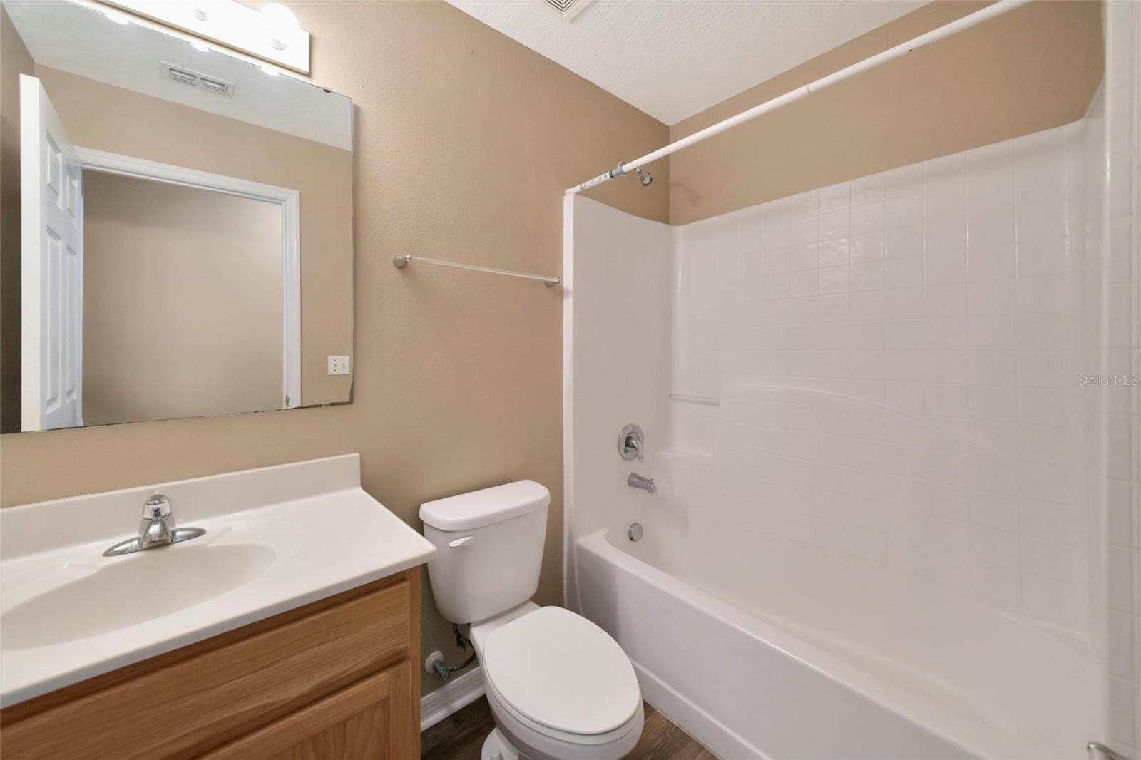 Guest bath - 10919 BANYAN WOOD WAY, RIVERVIEW