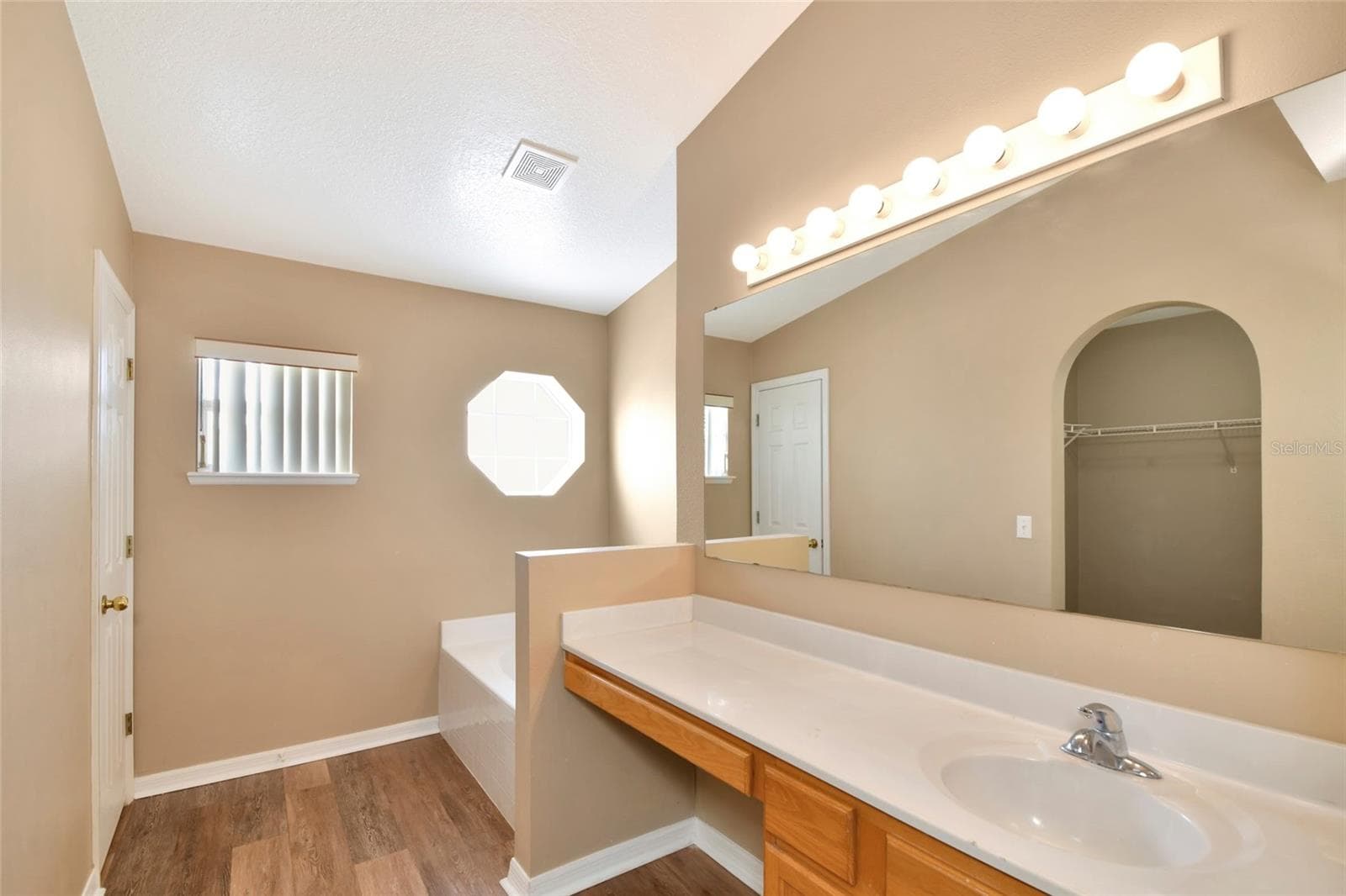 Prime bath - 10919 BANYAN WOOD WAY, RIVERVIEW