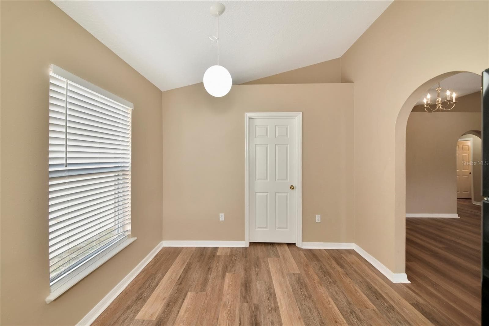 Breakfast nook room for table in kitchen - 10919 BANYAN WOOD WAY, RIVERVIEW