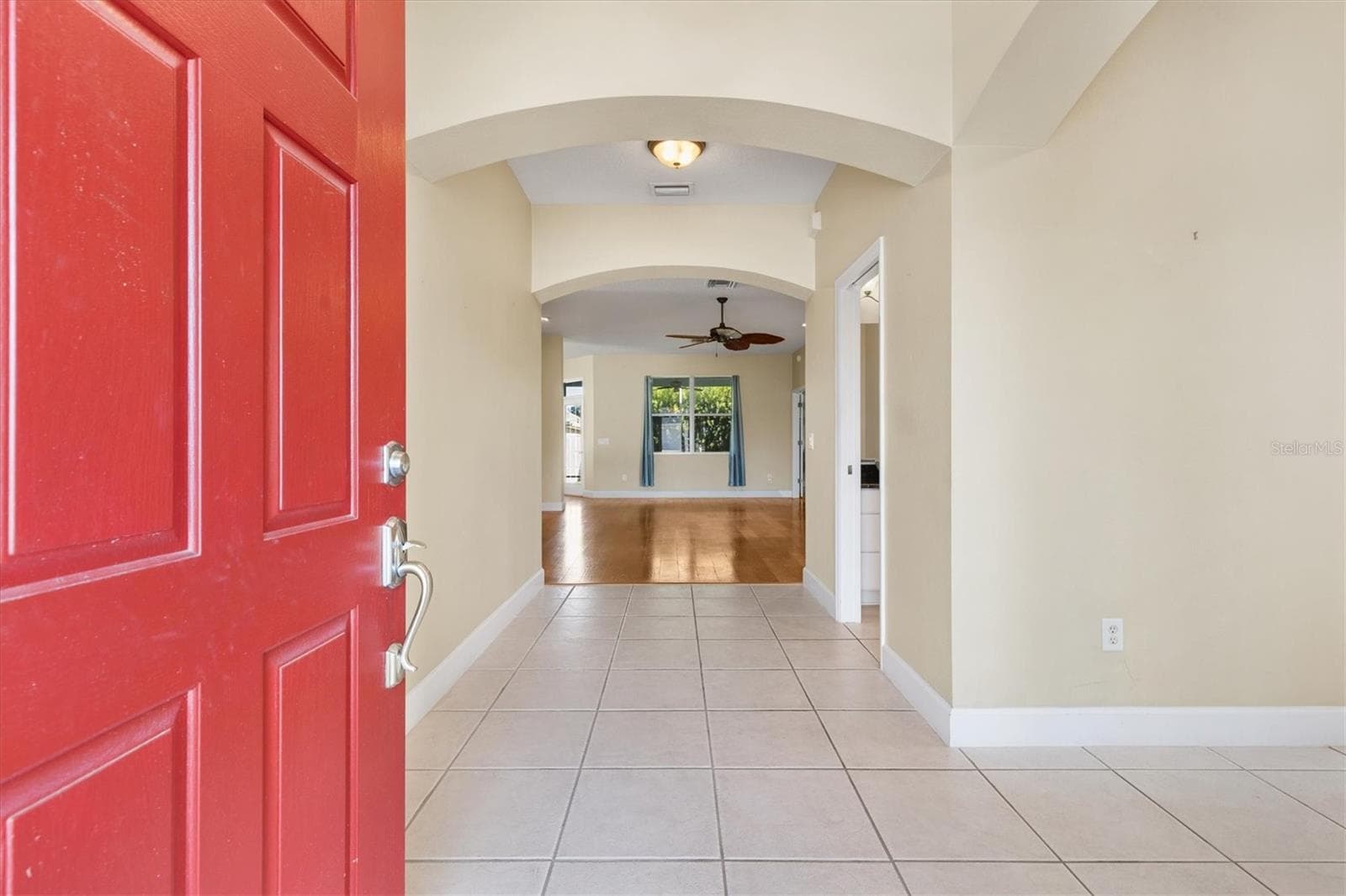 BEAUTIFUL TILE FOYER - 1025 WINNSBORO DR, THE VILLAGES