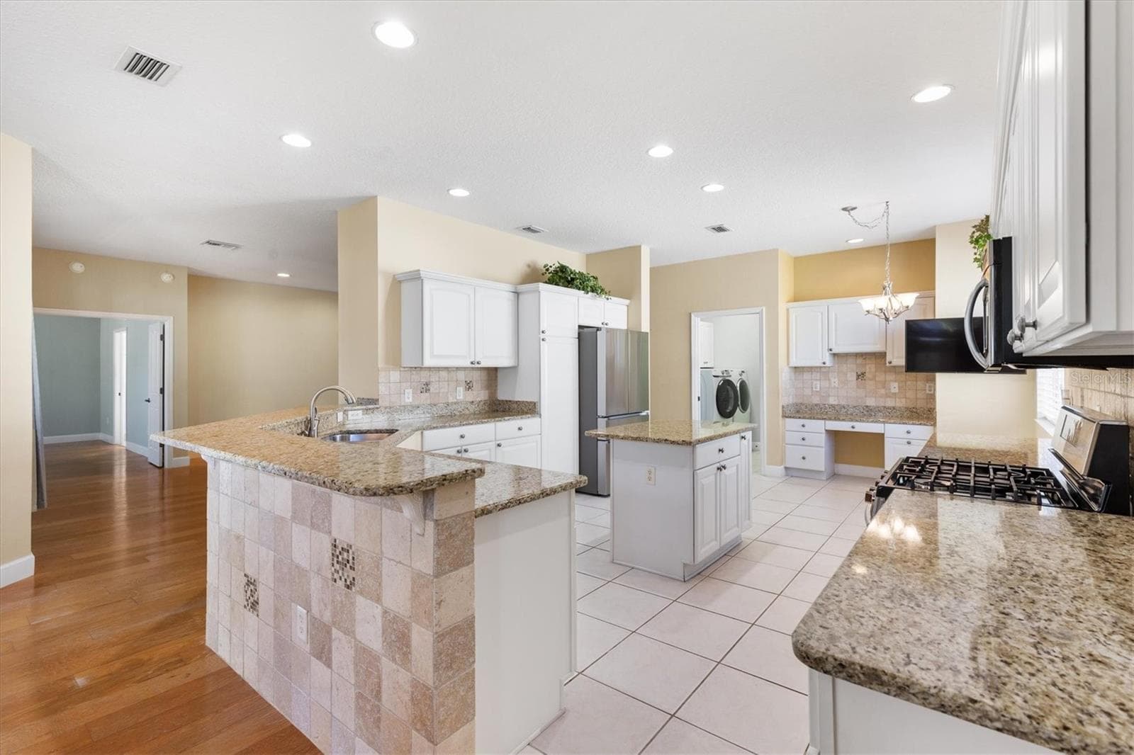 STAINLESS STEEL APPLIANCES*GAS STOVE - 1025 WINNSBORO DR, THE VILLAGES