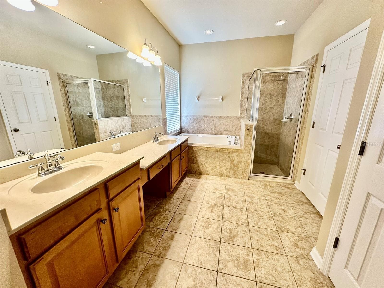 Single Family Residence at 12348 SILTON PEACE DR, RIVERVIEW, photo 12 of 56