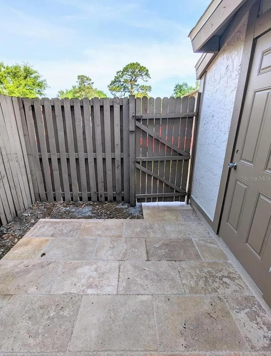 Front porch with storage room - 3111 CREEKGLEN CT, BRANDON