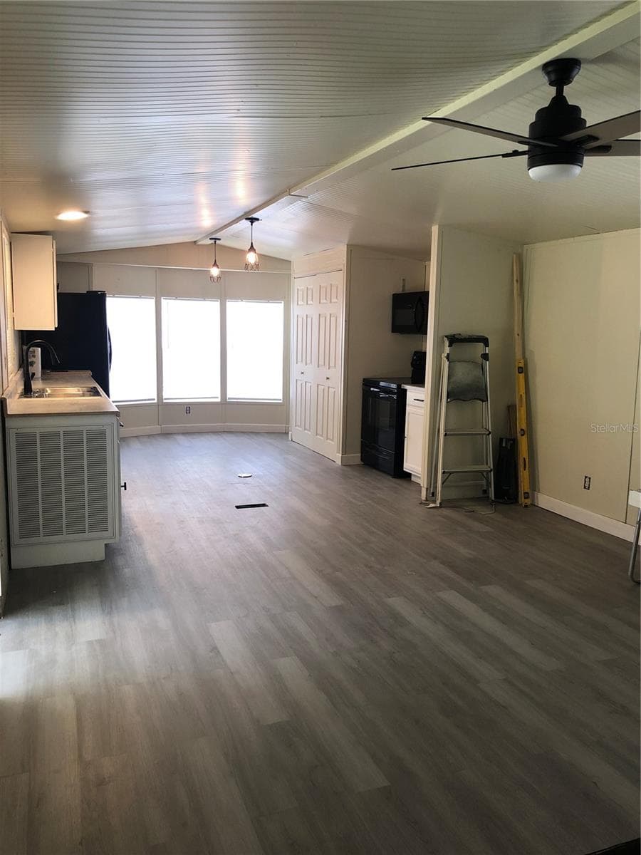 Manufactured Home at 5304 CROTON ST, ZEPHYRHILLS, photo 11 of 32