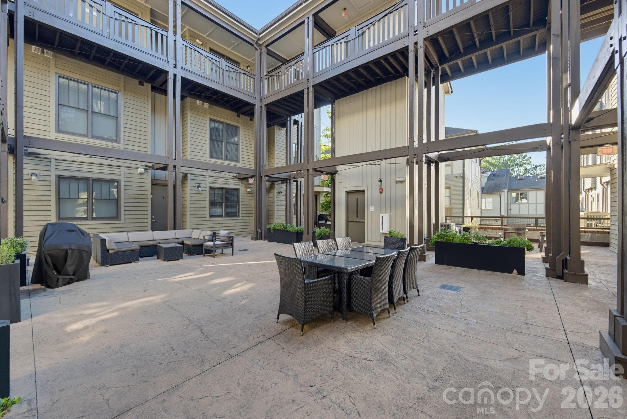 Community Courtyard - 317 E Tremont Avenue, Charlotte