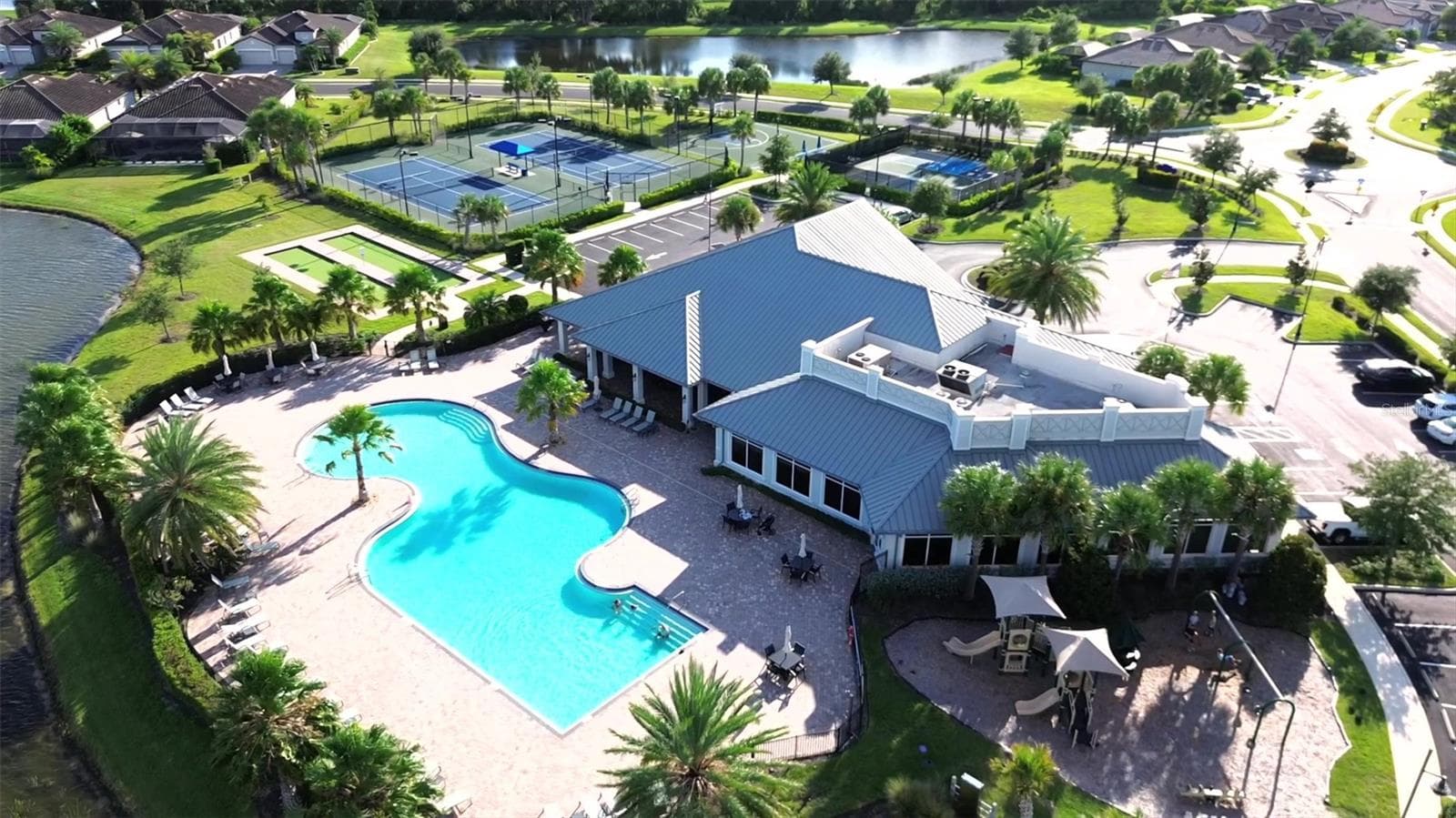 Polo Run clubhouse and resort-style pool - 17635 POLO TRL, BRADENTON
