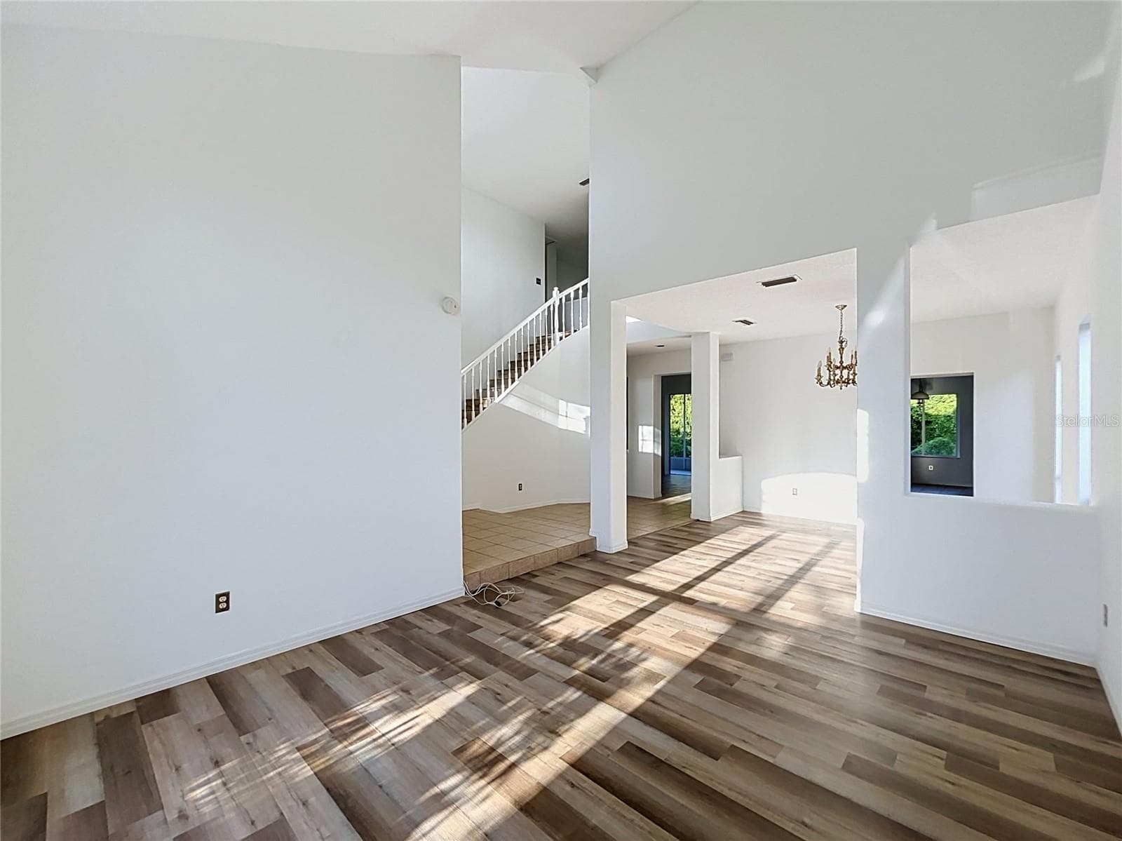 Single Family Residence at 9122 ROCKROSE DR, TAMPA, photo 7 of 32