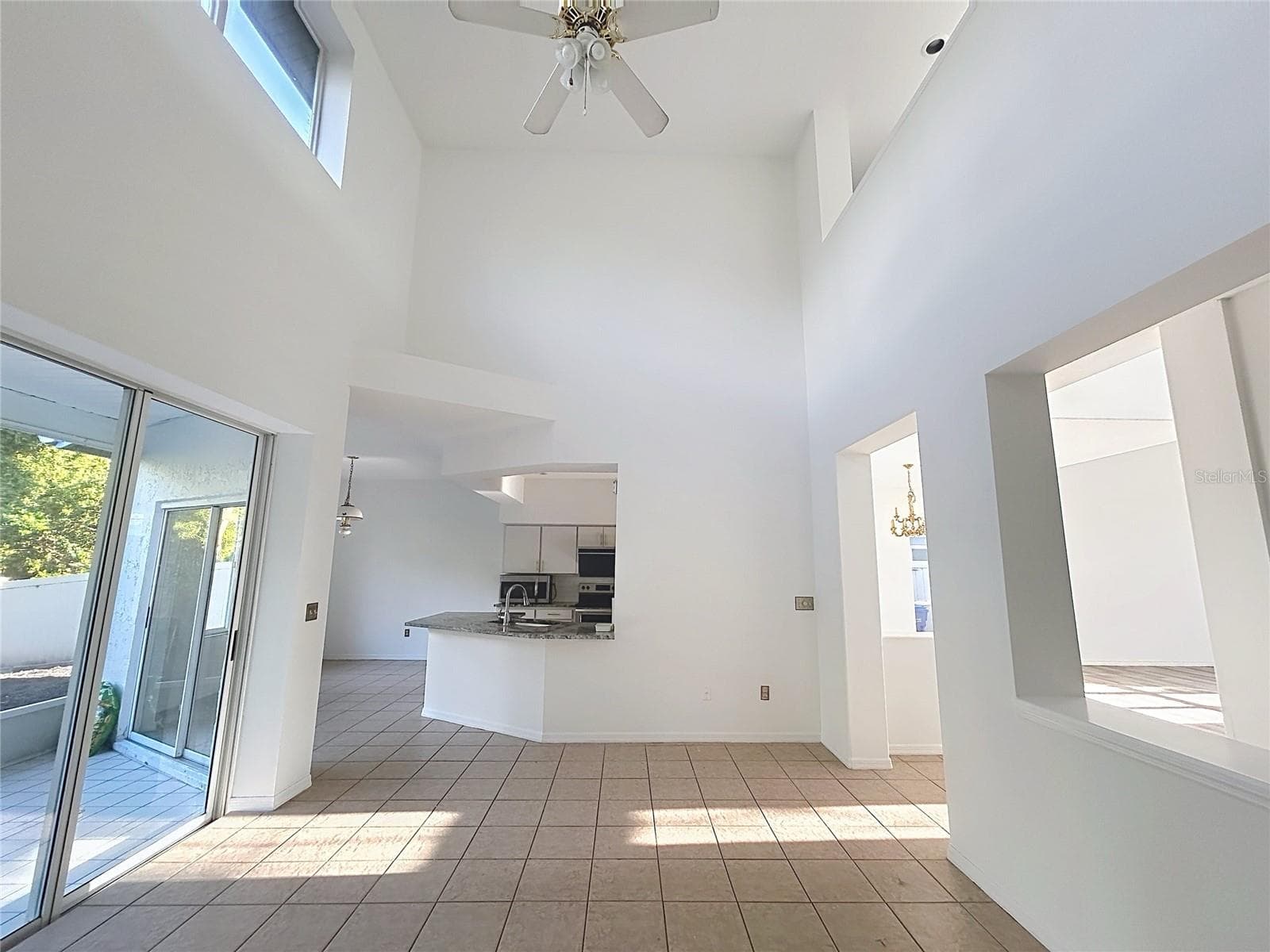 Single Family Residence at 9122 ROCKROSE DR, TAMPA, photo 9 of 32