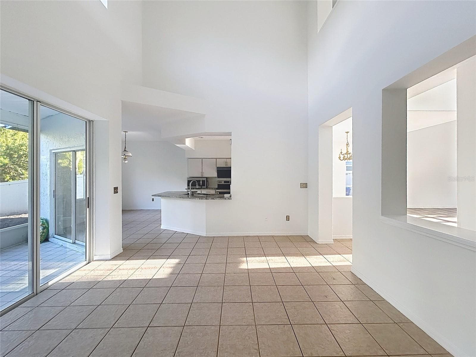 Single Family Residence at 9122 ROCKROSE DR, TAMPA, photo 10 of 32