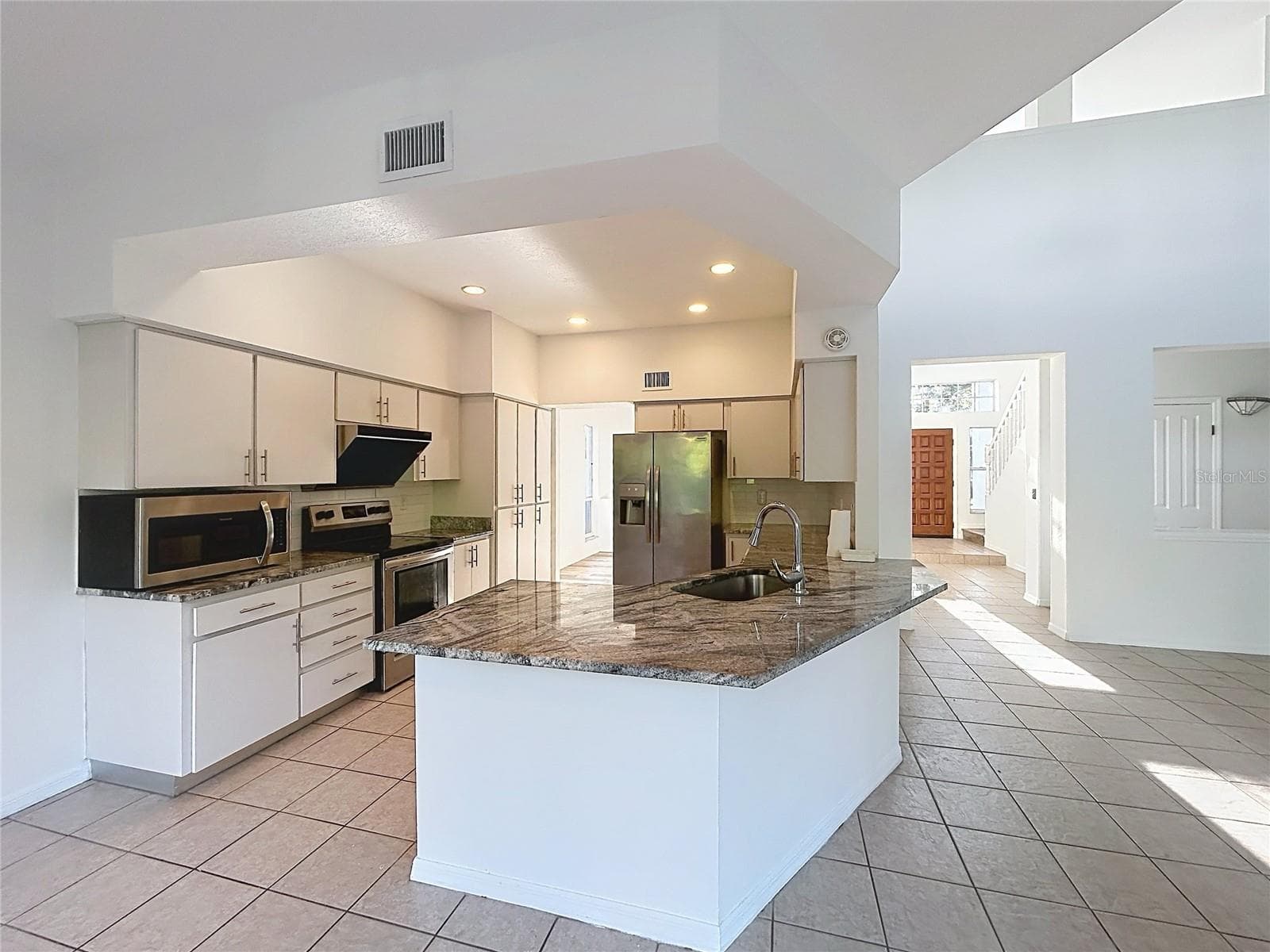 Single Family Residence at 9122 ROCKROSE DR, TAMPA, photo 11 of 32