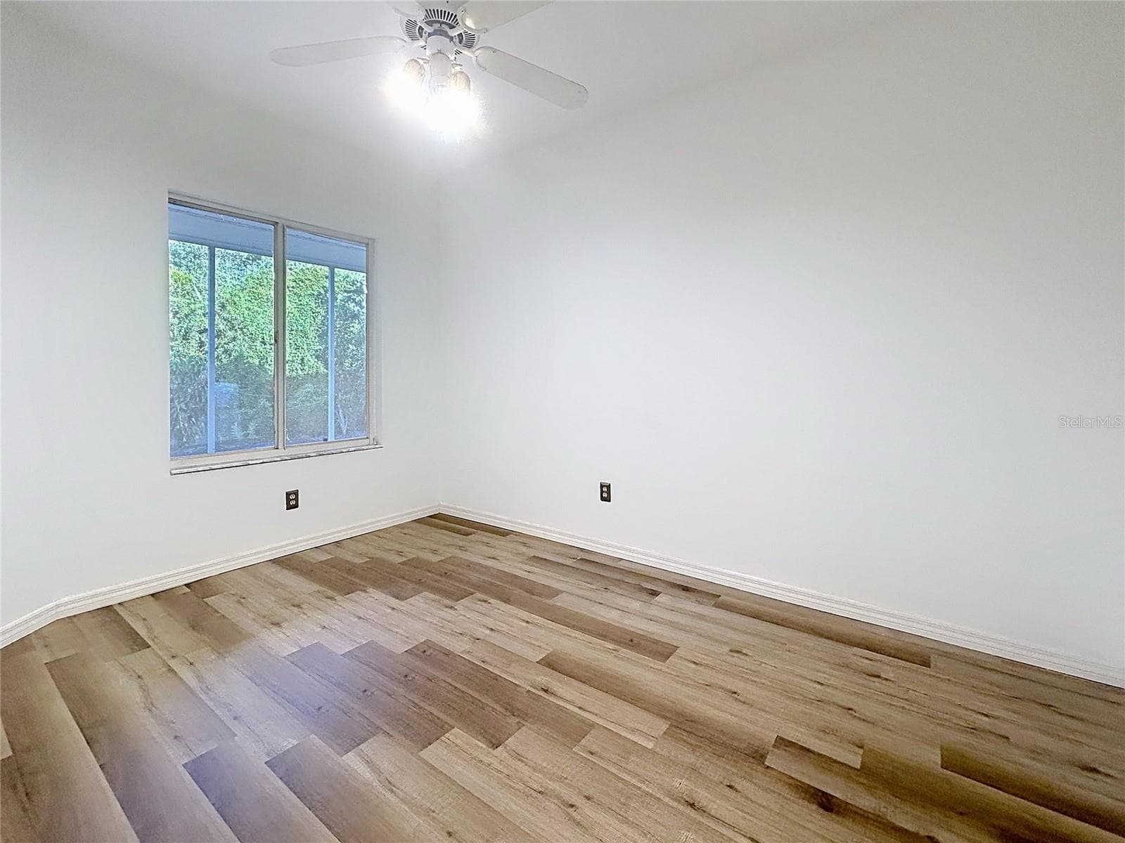 Single Family Residence at 9122 ROCKROSE DR, TAMPA, photo 12 of 32