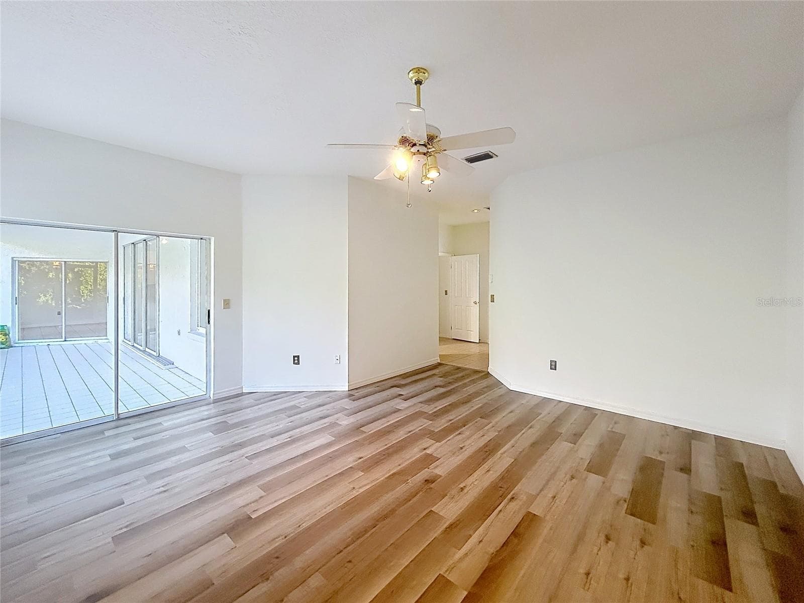 Single Family Residence at 9122 ROCKROSE DR, TAMPA, photo 14 of 32