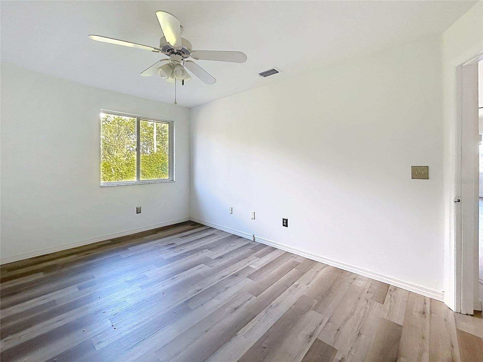 Single Family Residence at 9122 ROCKROSE DR, TAMPA, photo 15 of 32