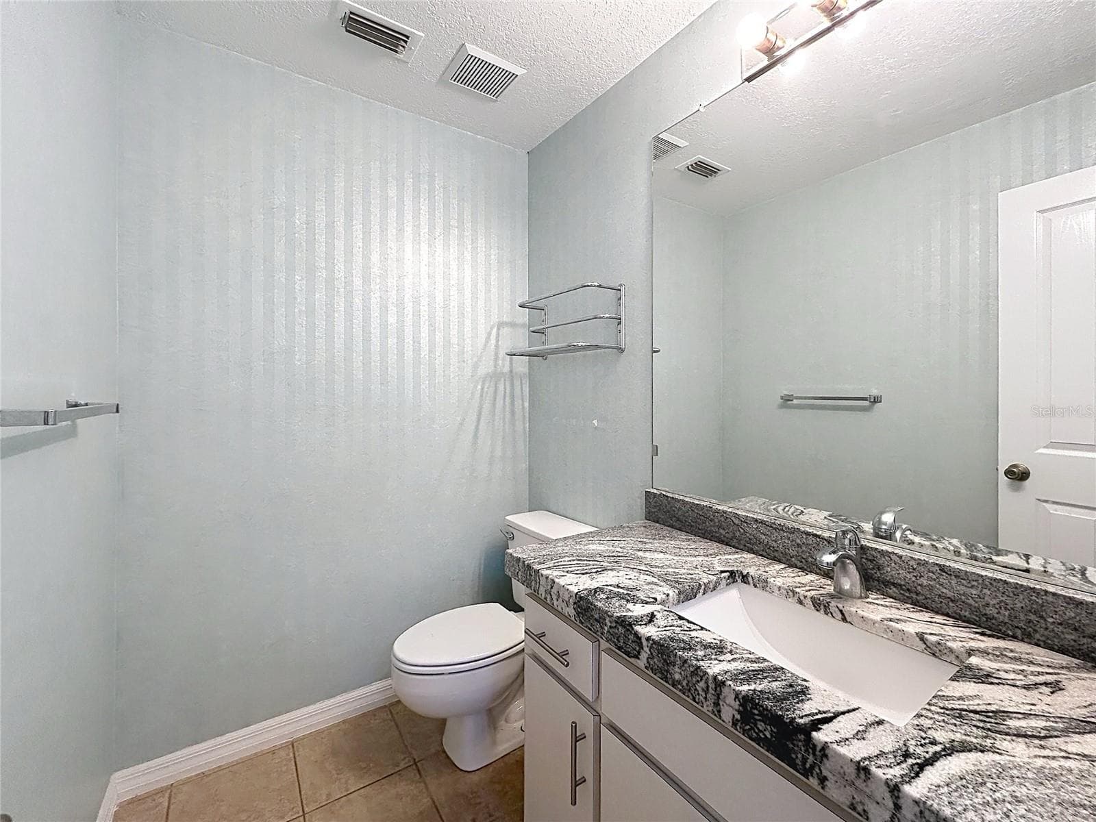 Single Family Residence at 9122 ROCKROSE DR, TAMPA, photo 19 of 32