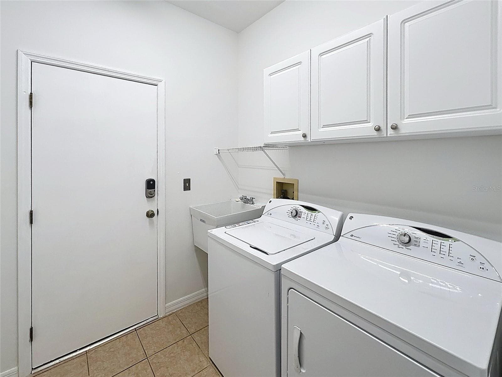 Single Family Residence at 9122 ROCKROSE DR, TAMPA, photo 23 of 32