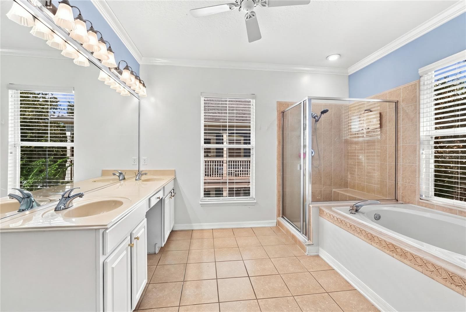 Single Family Residence at 902 WATERSIDE DR, CELEBRATION, photo 25 of 52