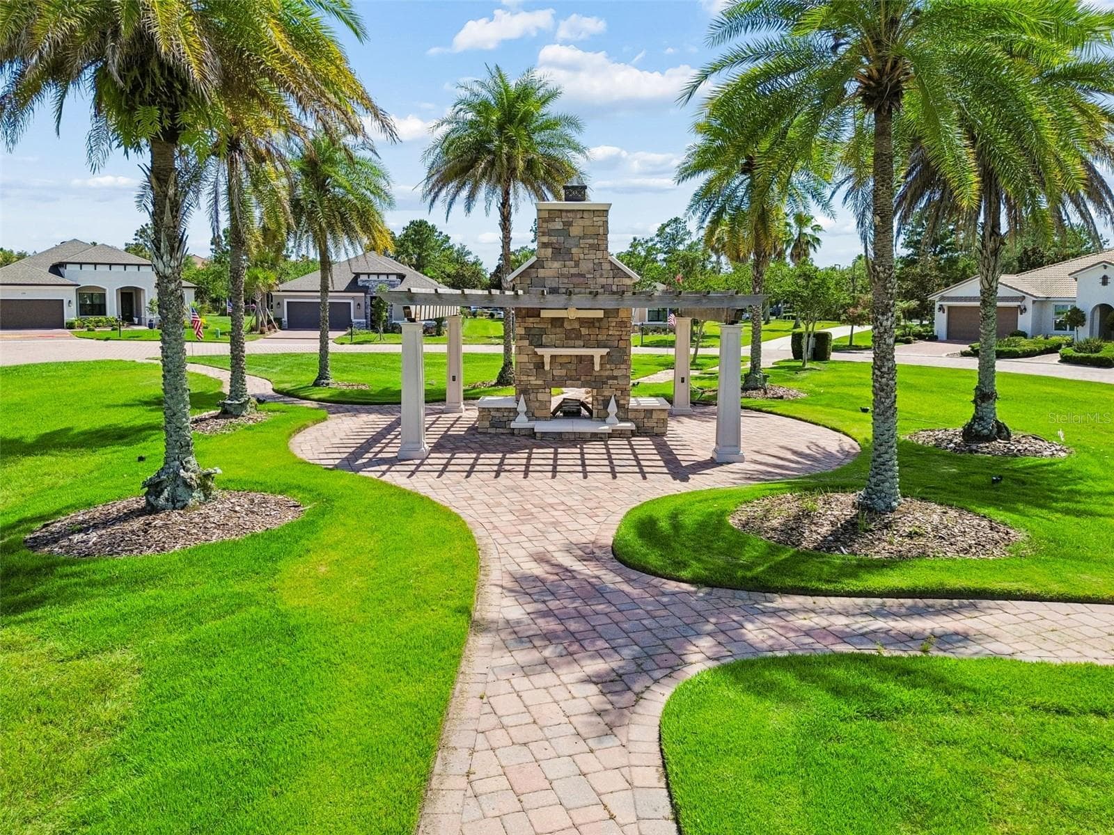 Cul-de- Sac Outdoor Fireplace - 192 CASAVISTA DR, POINCIANA