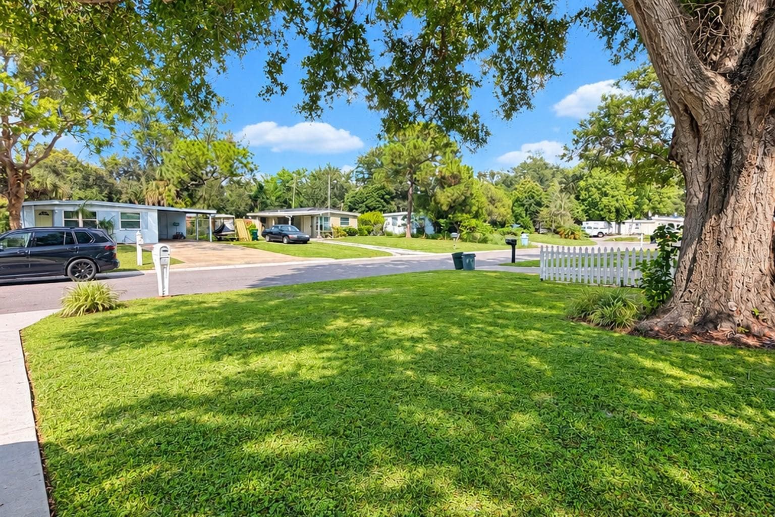 Plenty of backyard space for pets, play, gardening and outdoor entertaining. - 8514 93RD AVE, SEMINOLE