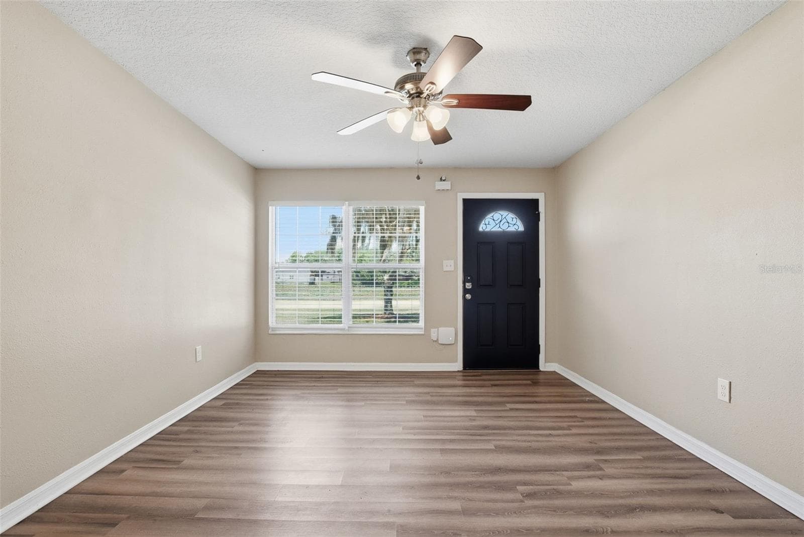 Single Family Residence at 1317 BRAEBURY DR, LEESBURG, photo 8 of 30