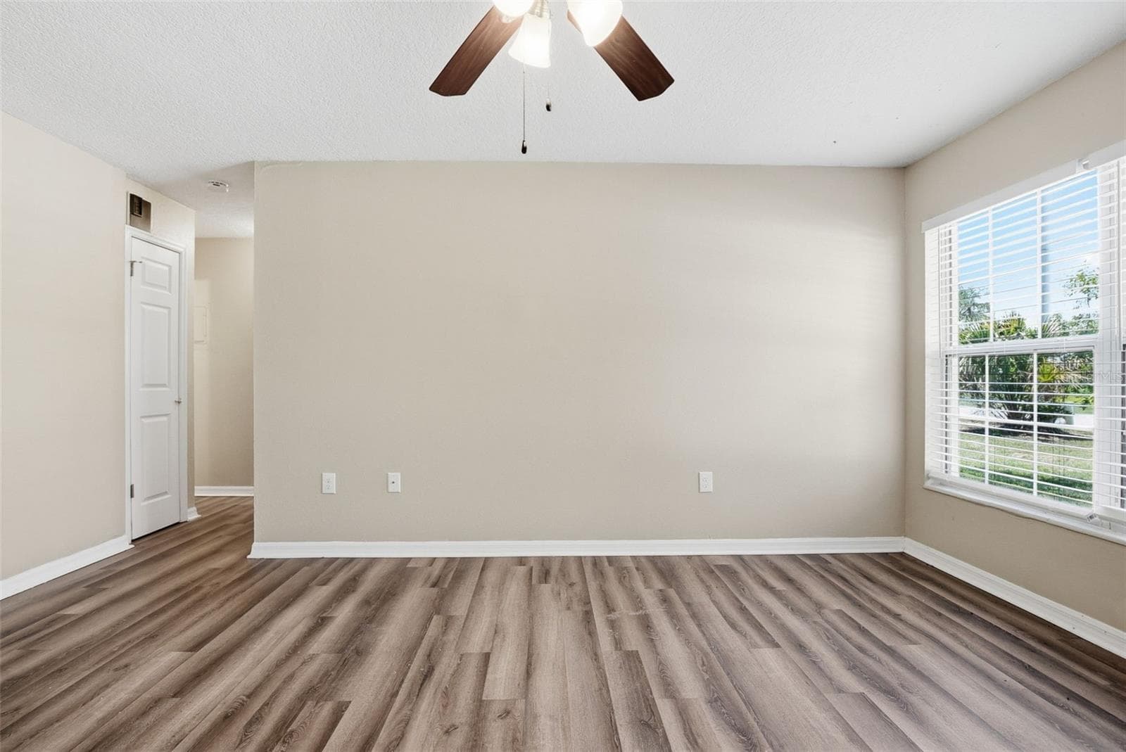 Single Family Residence at 1317 BRAEBURY DR, LEESBURG, photo 9 of 30