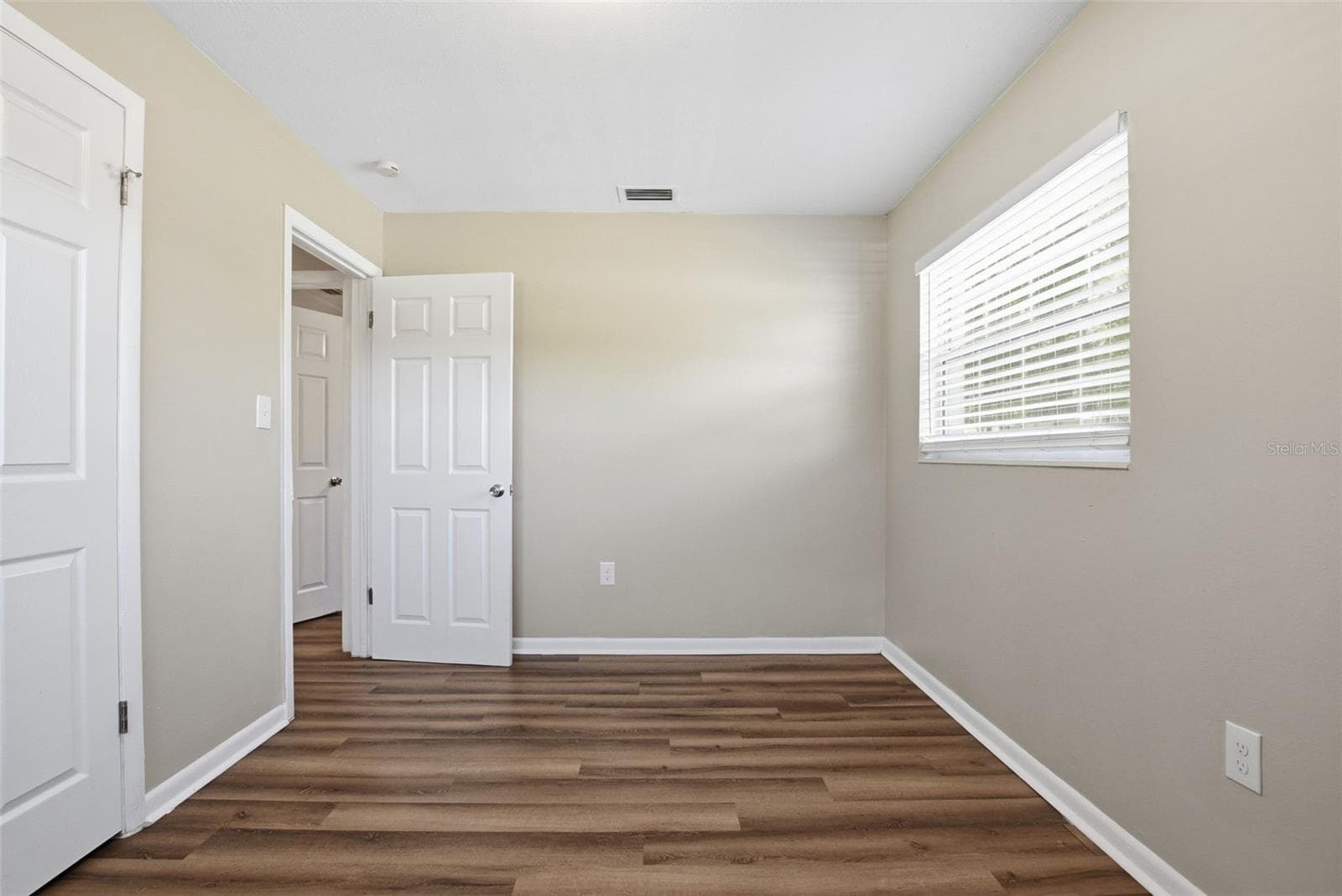 Single Family Residence at 1317 BRAEBURY DR, LEESBURG, photo 16 of 30