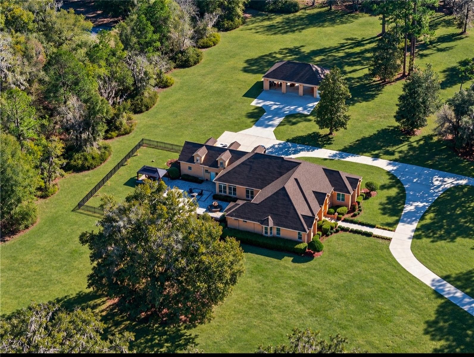 573 SE NATURE DR