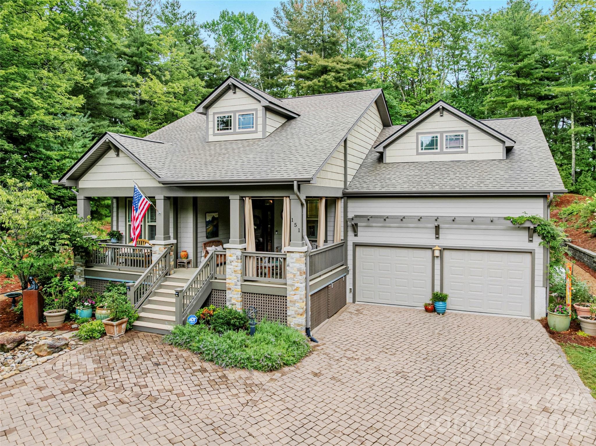 Single Family Residence at 151 Monarch Road, Hendersonville, photo 2 of 37