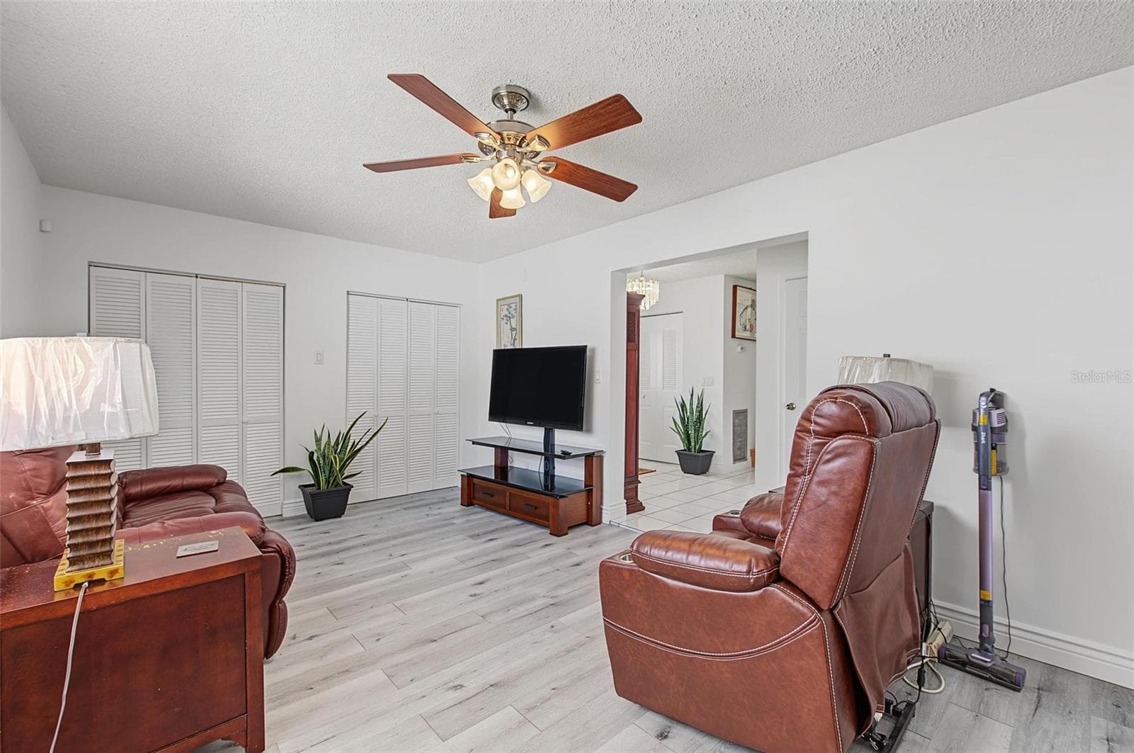 Family Room - 8239 VASSAR CIR, TAMPA