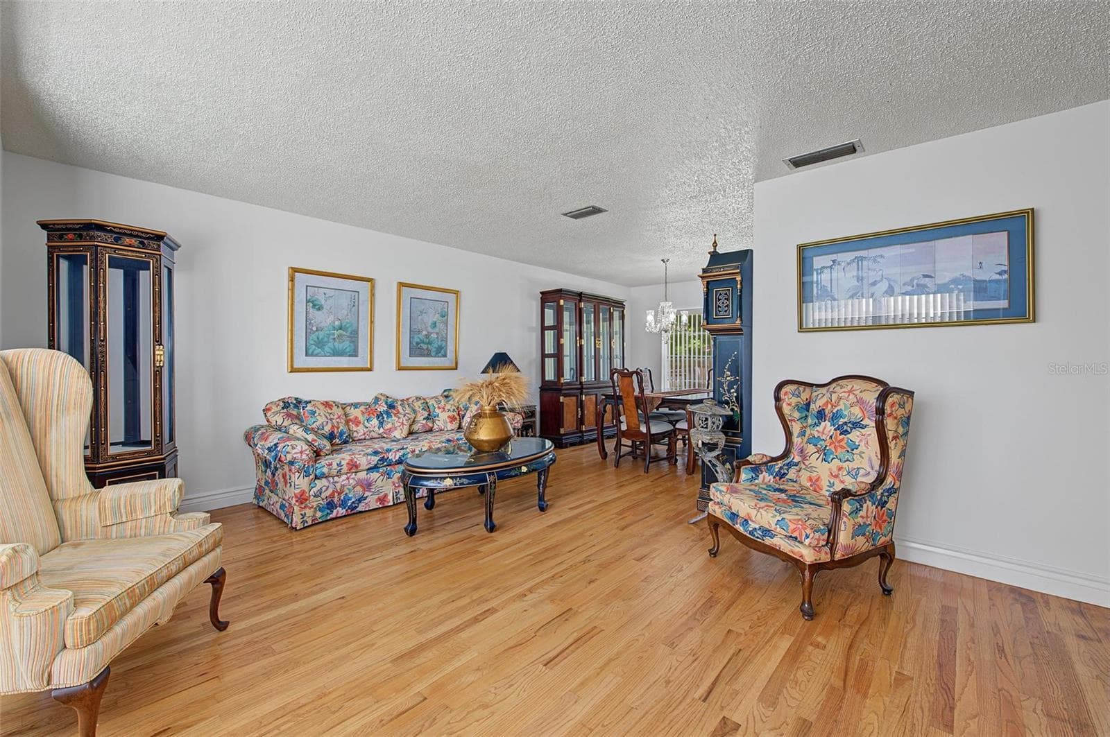 Living Room - 8239 VASSAR CIR, TAMPA