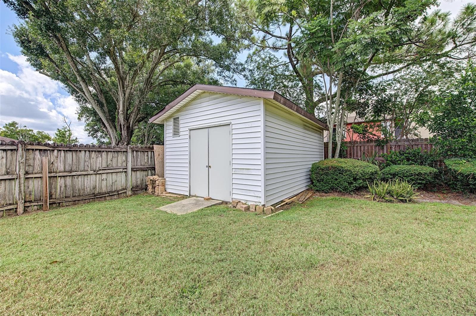 Single Family Residence at 8239 VASSAR CIR, TAMPA, photo 31 of 35