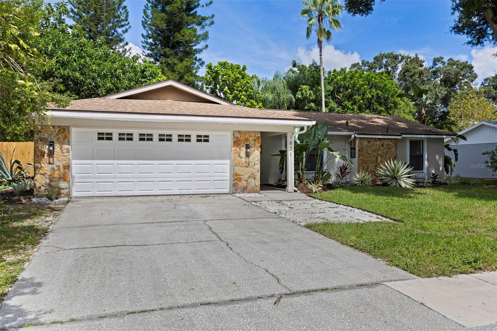 1671 CASTLEWOOD LN