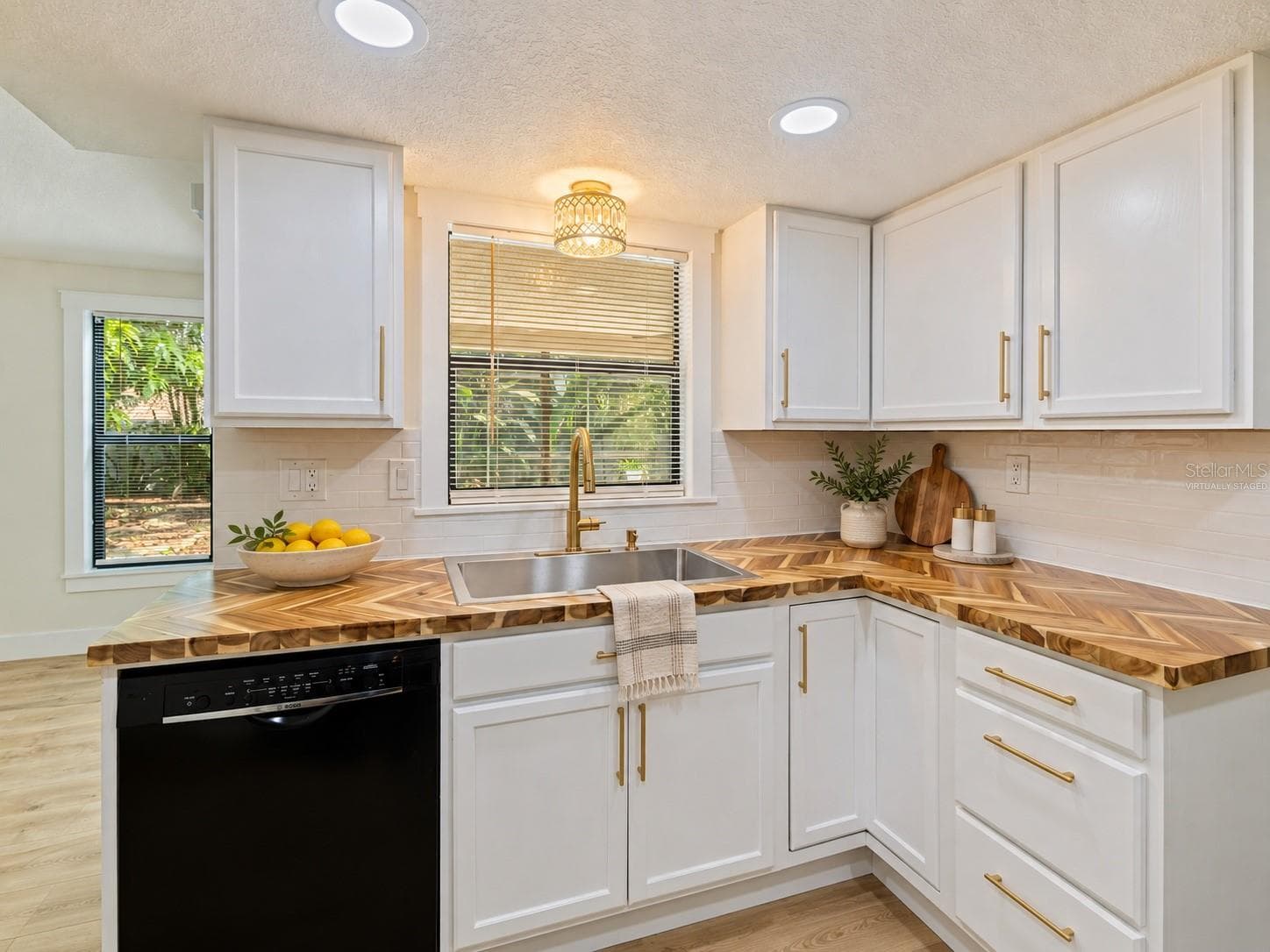 Virtually Staged Image - 1671 CASTLEWOOD LN, PALM HARBOR